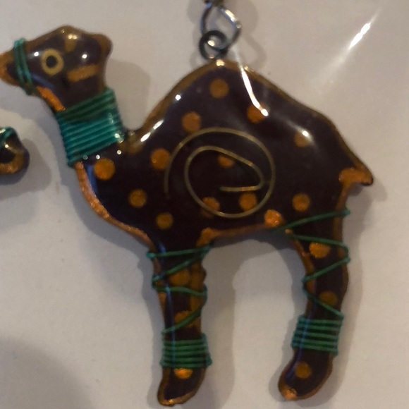 Camel Earrings - Picture 4 of 5